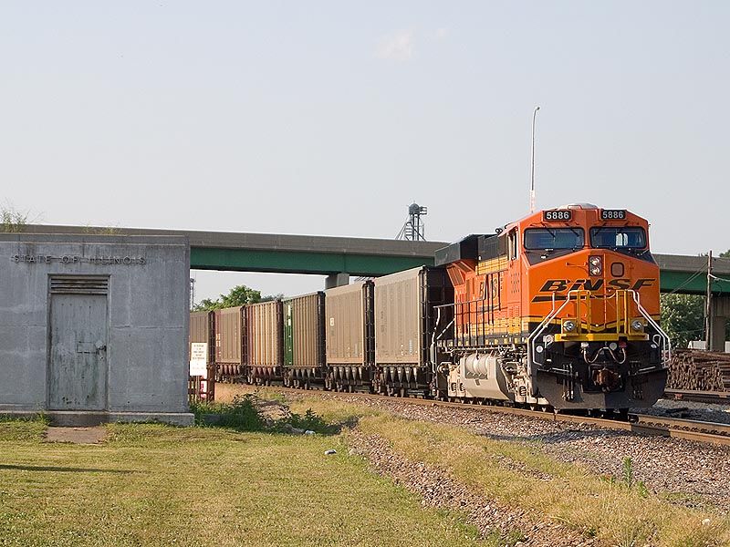 Photo of BNSF 5886 trails a coal train as the DPU.