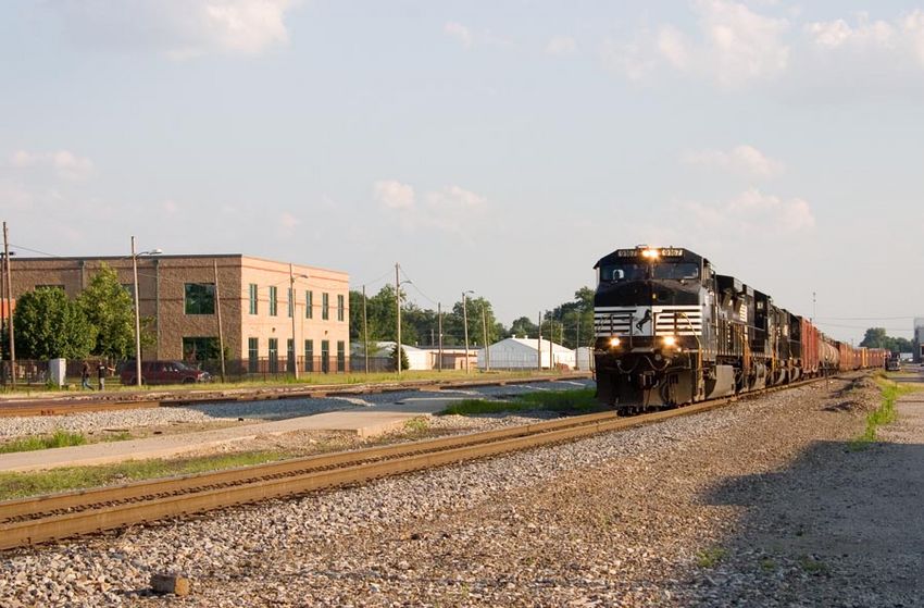 Photo of NS 9167 leads NS 112 into Centralia, IL.