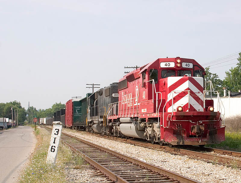 Photo of INRD 40 leads the first INRD train into New Albany, IN.