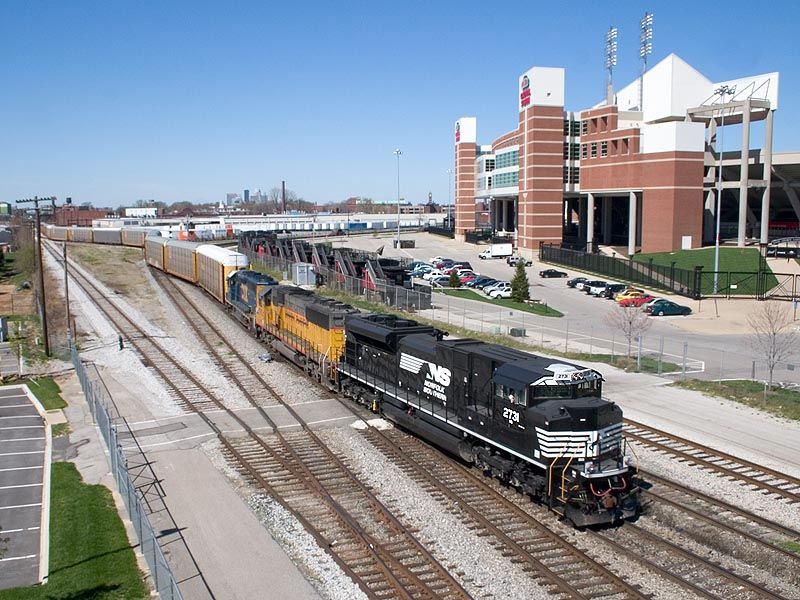 Photo of NS 2731 leads CSX train Q511 into Osborn Yard. Louisville, KY.