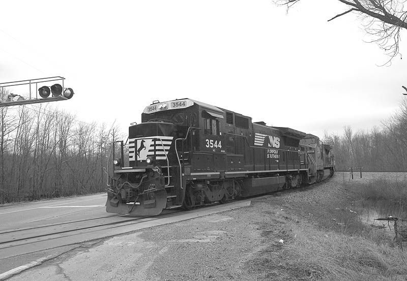 Photo of NS 3544 heads up NS 283 at Oakland City, IN.