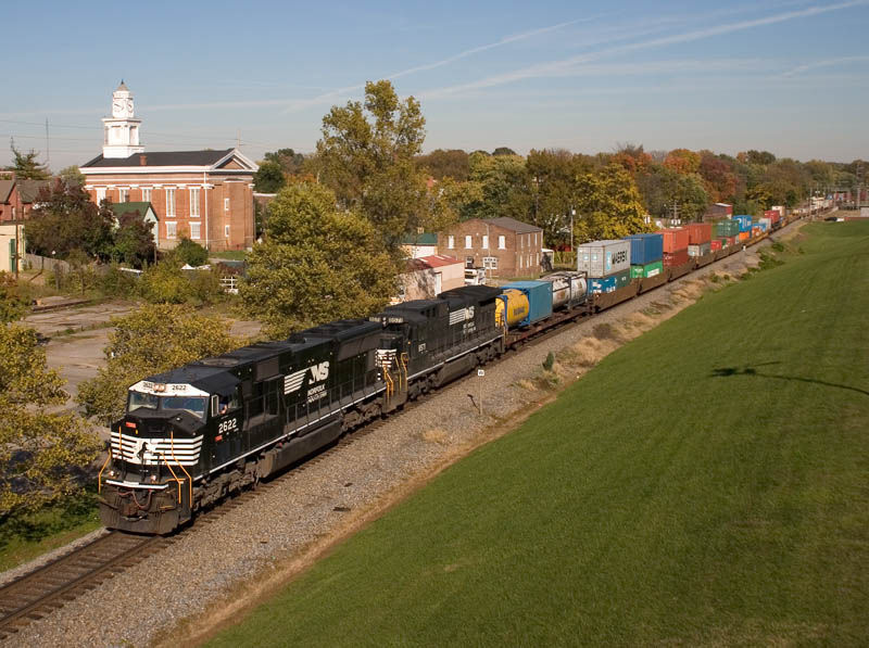 Photo of NS 2622 leads NS stack train 224 through New Albany, IN.