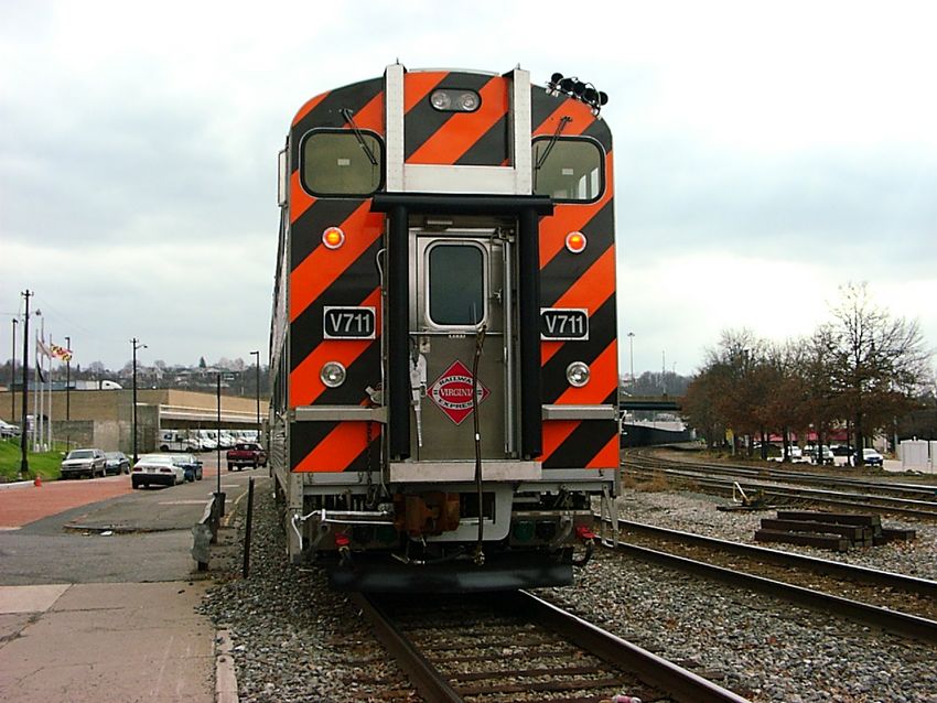 Photo of VRE V711 On The Rear Of Amtrak PO30 At Cumberland, MD