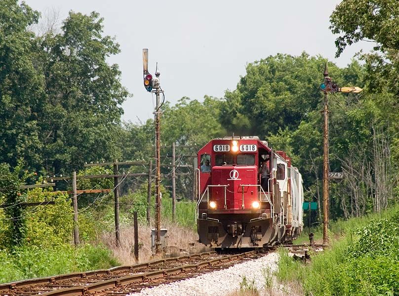 Photo of INRD 6018 leads the HWLVT (CSX Z490) north through Smedley, IN.