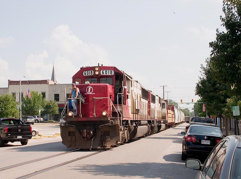 Photo of INRD 6018 leads the HWLVT (CSX Z490) north through Bedford, IN.