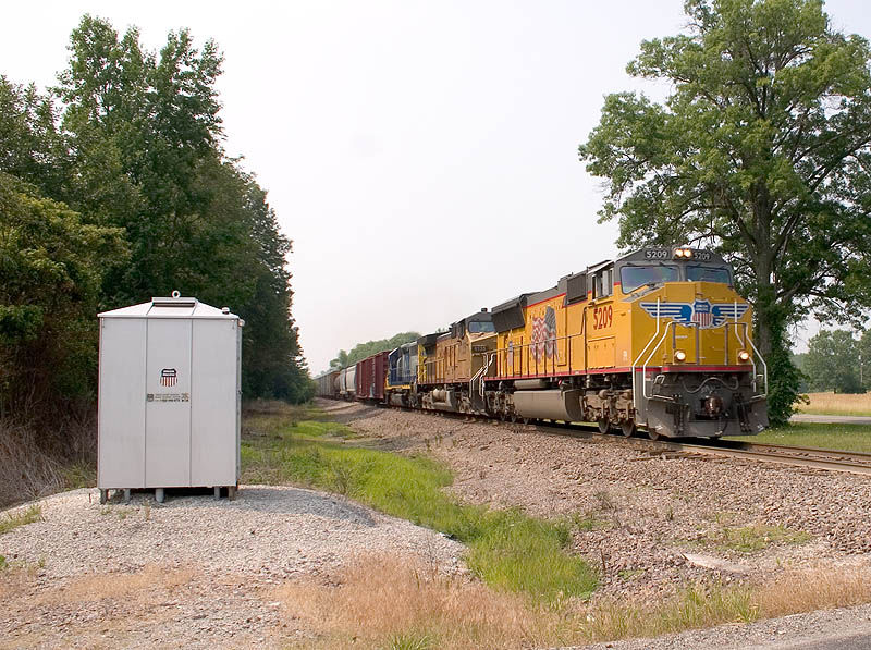 Photo of UP 5209 leads a train at Bonnie, IL.