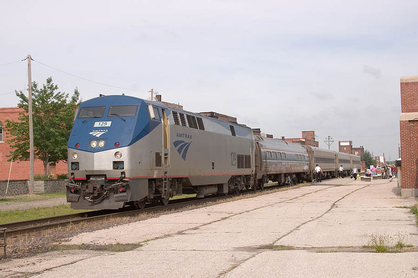 Photo of AMT train 304 at Sedalia, Missouri.