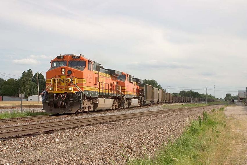 Photo of BNSF 4136 leads a train into Centralia, IL.