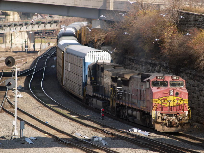 Photo of BNSF & NS team up.