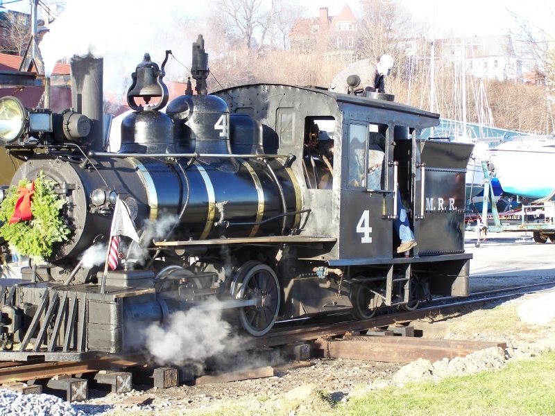 Photo of #4 Filled with water and coal heads west to join it's consist for Santa Fest