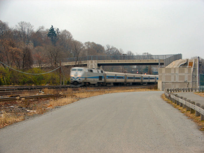 Photo of Metro North P32-AC