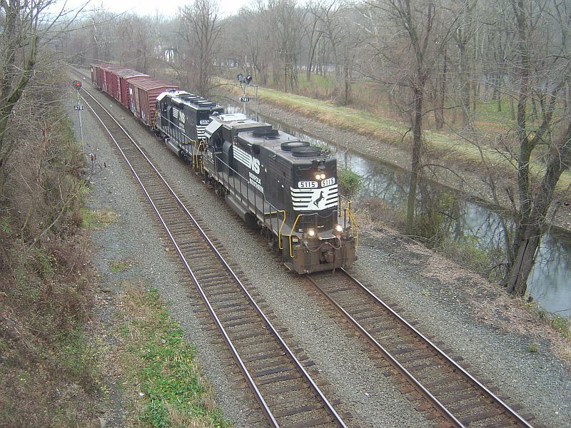 Photo of NS H74 Eastbound At Glendon
