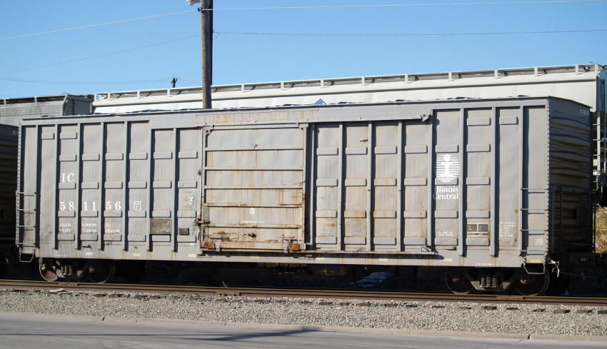 Photo of Illinois Central waffle boxcar #581156