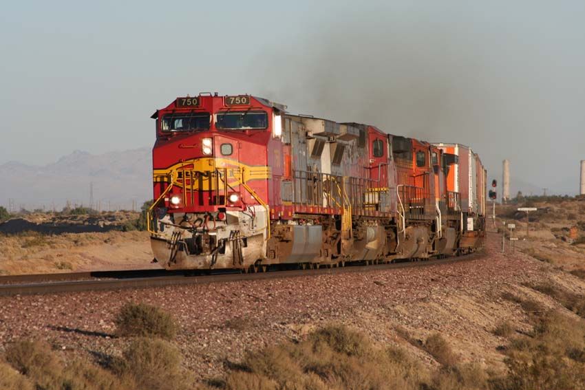 Photo of BNSF #750 at West Dagget, CA.