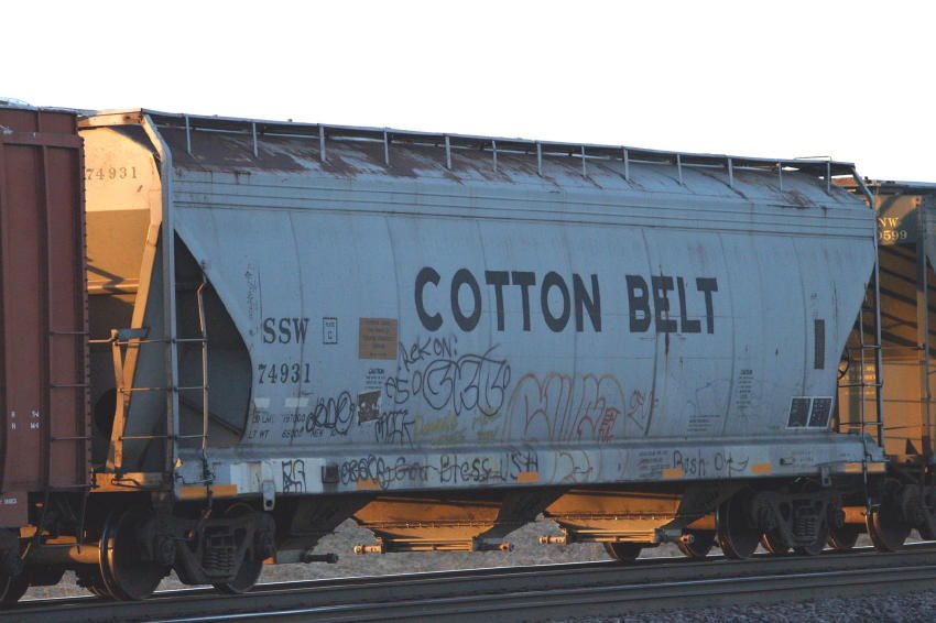 Photo of Cotton Belt covered hopper #74931