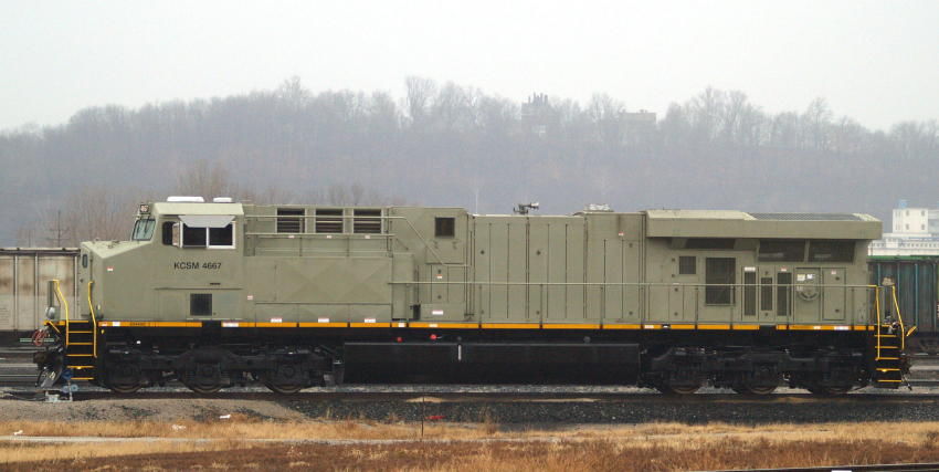 Photo of KCS's ES44AC unit # 4667 in primer.