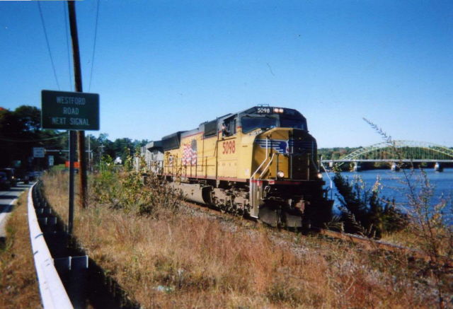 Photo of UP 5098 and the ECT