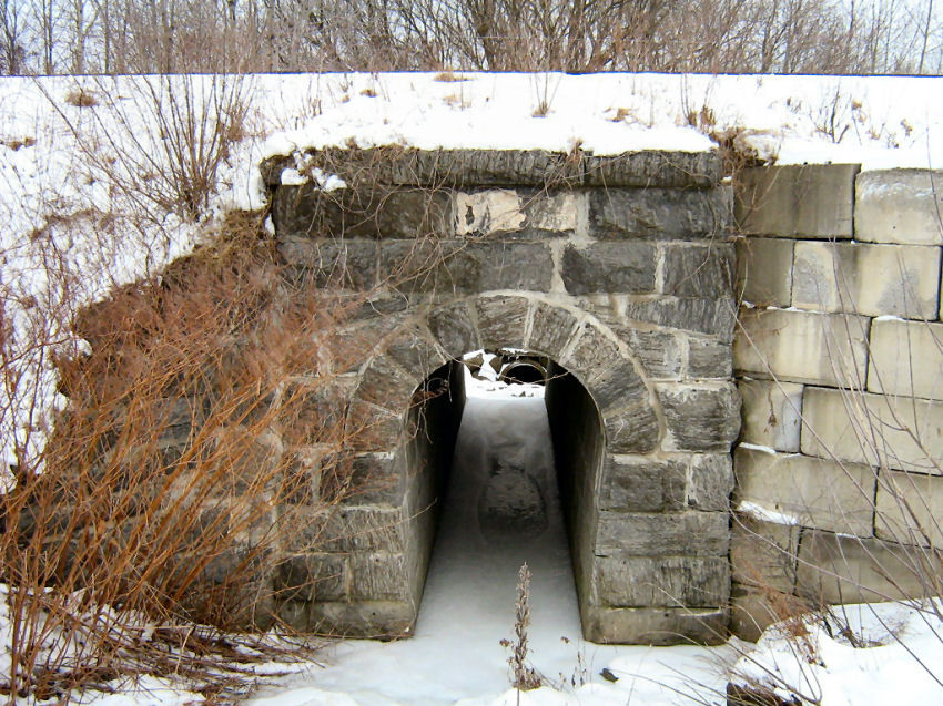Photo of The small Stone Arch Bridge between Sherbrooke and Brompton