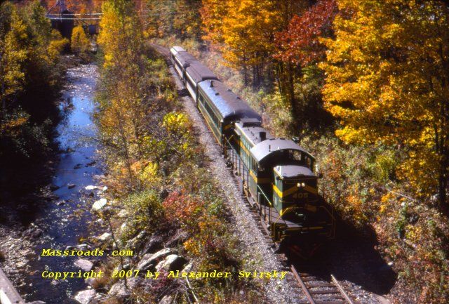 Photo of Green Mountain Railroad scenic train in foliage.