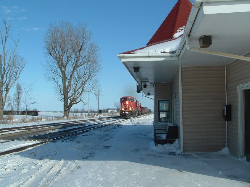 Photo of Westbound  CN freight at Gananoque, Ontario