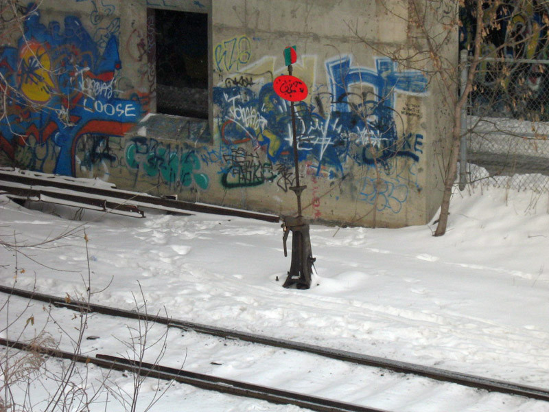 Photo of The switch and grafittis at Sherbrooke