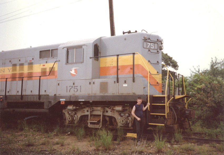 Photo of Bay Colony Engine #1751 at Buzzards Bay, MA in 1988