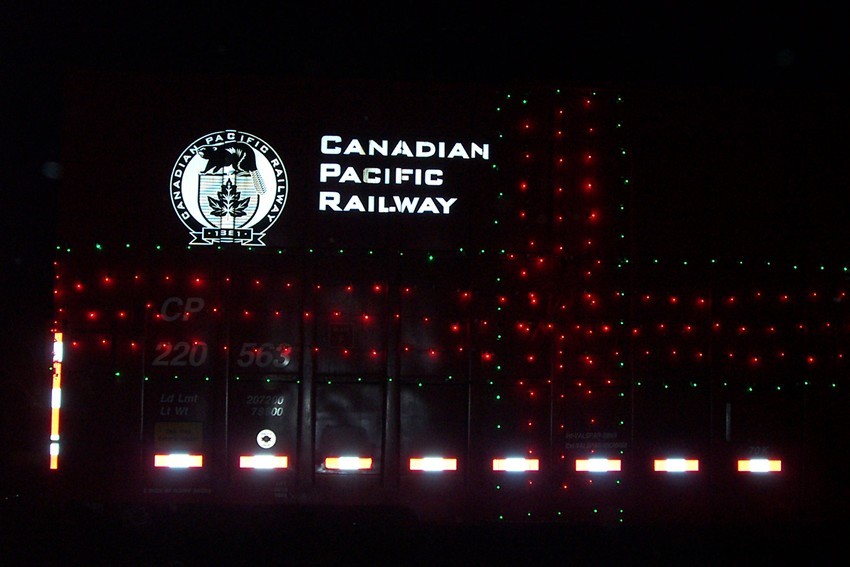 Photo of Boxcar CP 220563 on the 2004 Holiday Train