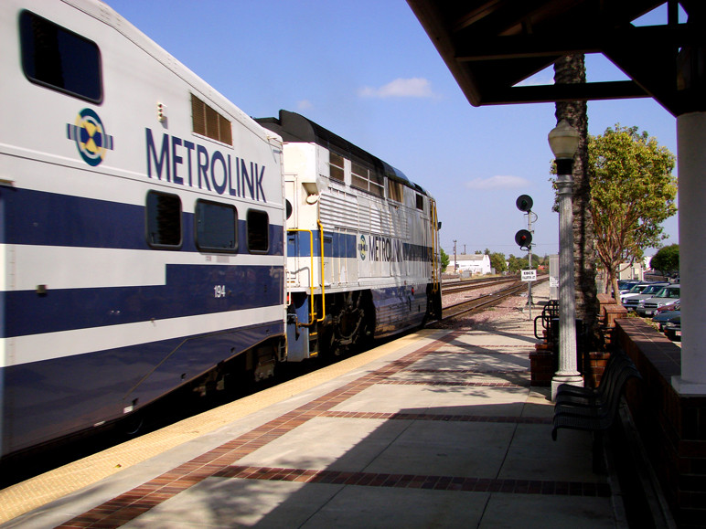 Photo of An outbound Metrolink train at Fullerton