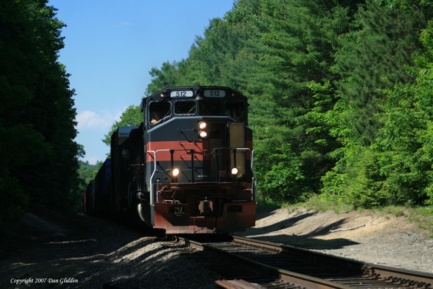 Photo of MEC 512 approaches a bridge in New Gloucester