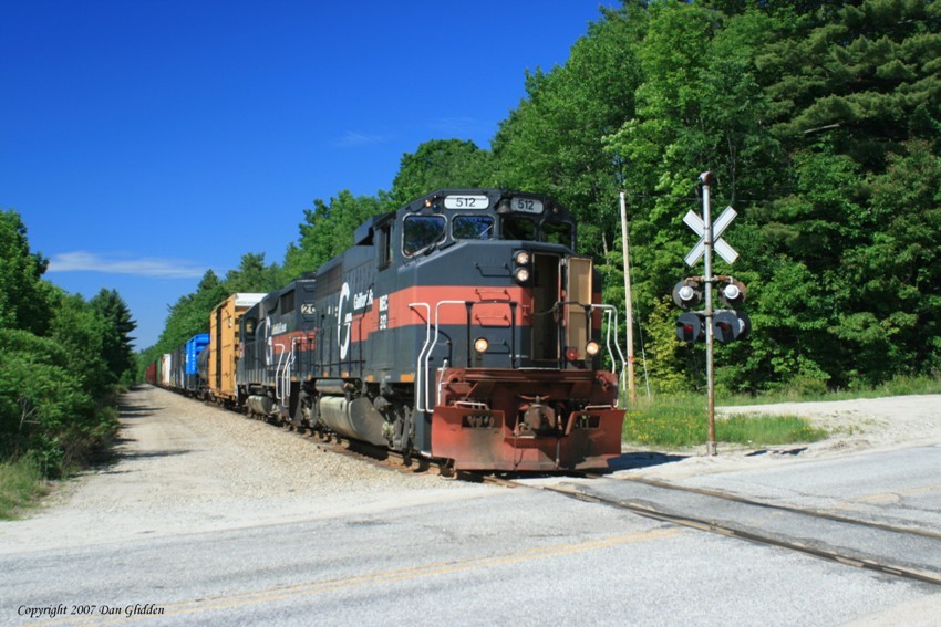 Photo of MEC 512 enters a crossing