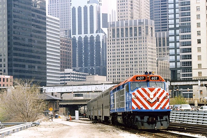 Photo of METRA #607 departs Chicago, IL