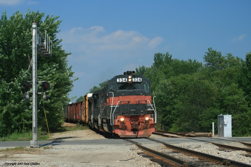 Photo of RUED enters the crossing at Leeds Junction