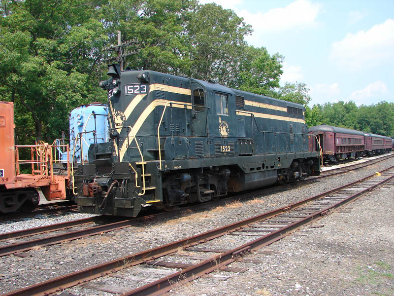 Photo of Former CNJ Engine at Tuckahoe, NJ