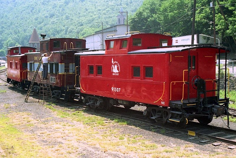 Photo of Caboose Hunt: Jersey Central Lines and Erie-Lackawanna