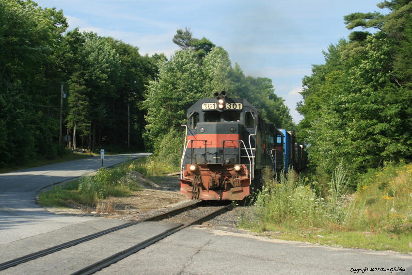 Photo of MEC 301 leads a train through Greene, ME