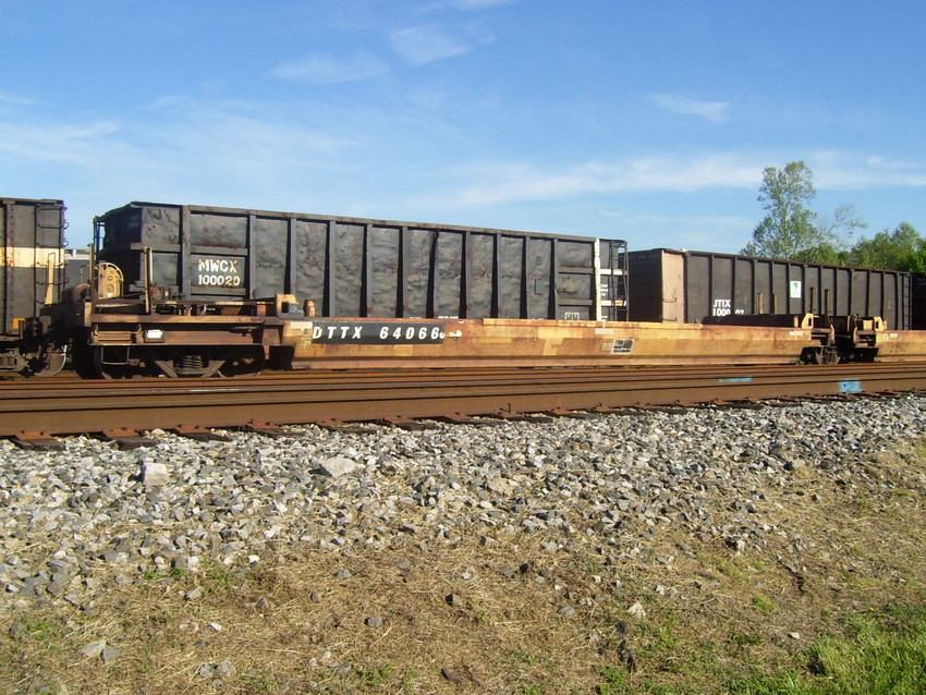 Photo of An empty intermodal car sets in the Nitro yard.