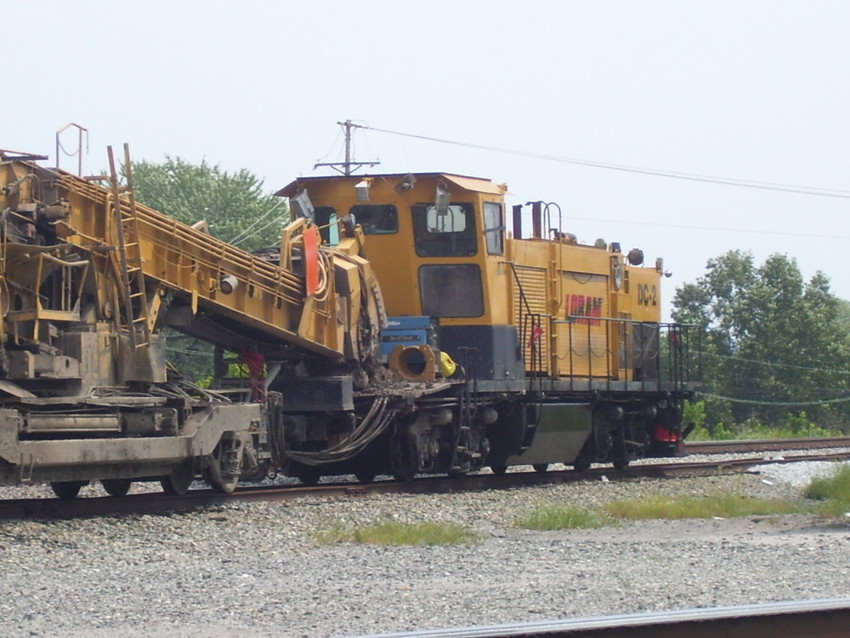Photo of Could someone help me identify this piece of Loram equipment?