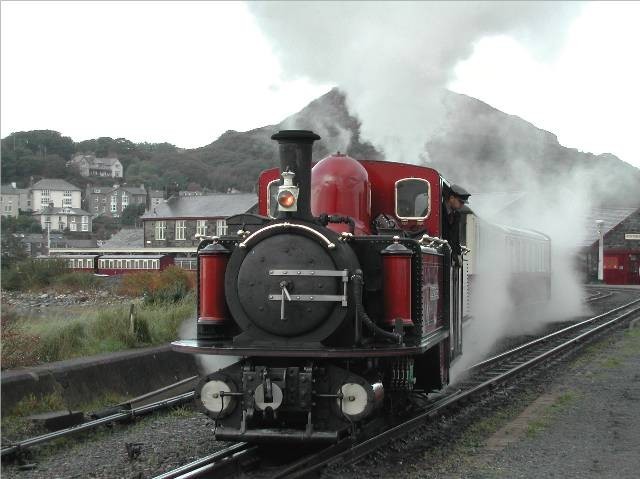 Photo of Push-me-pull-you moves stock at Porthmadog Station.