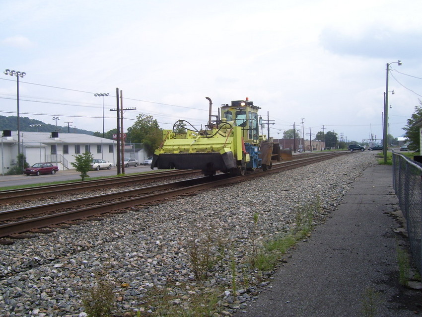 Photo of The Second CSX MOW machine rips through St. Albans, WV.