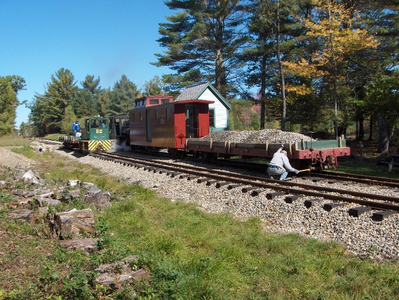 Photo of Fall 2007 trackwork weekend: swapping flatcars