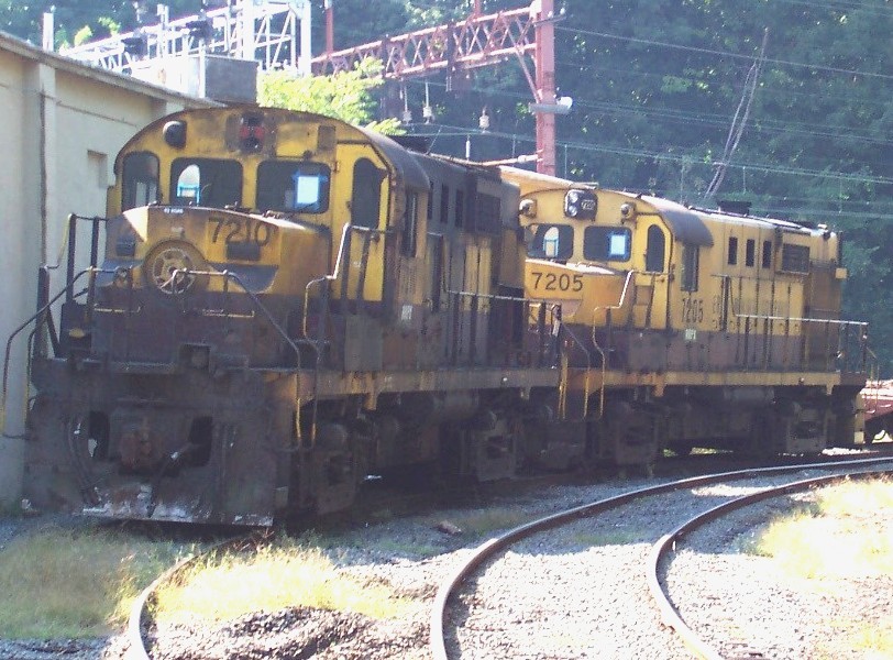 Photo of Erie Mining Company engines 7210 and 7205