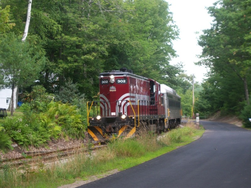Photo of Winnipesaukee Scenic Railroad 302 Pulling the Consist