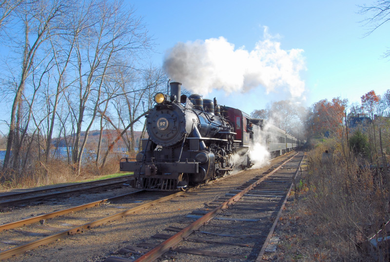 Photo of VRR #97 approaches Deep River Landing