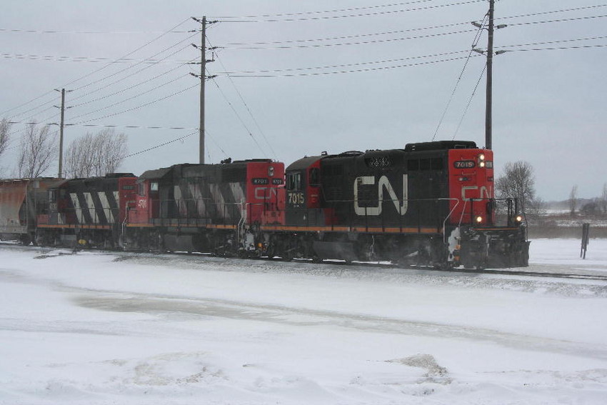 Photo of CN local switches Invista at Kingston