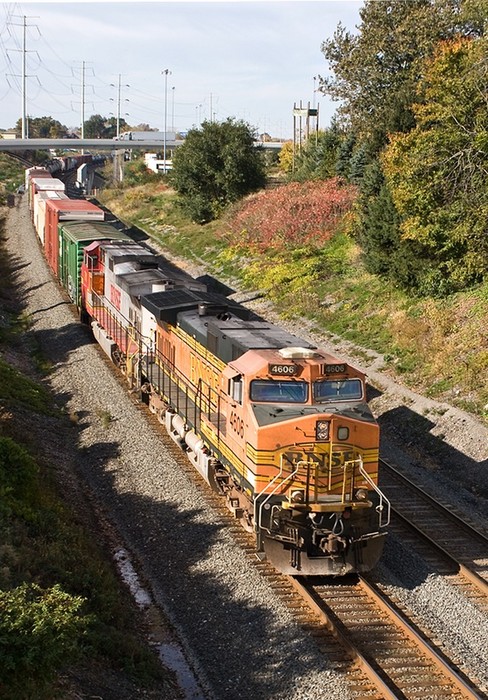 Photo of CSX Q380 With BNSF Power