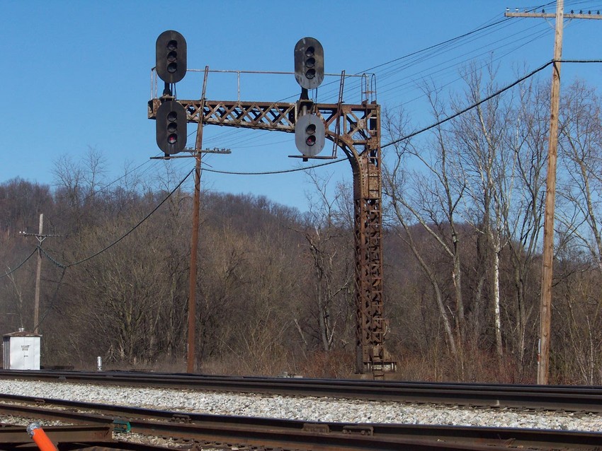 Photo of One of few C&O signals still remaining in St. Albans, WV..