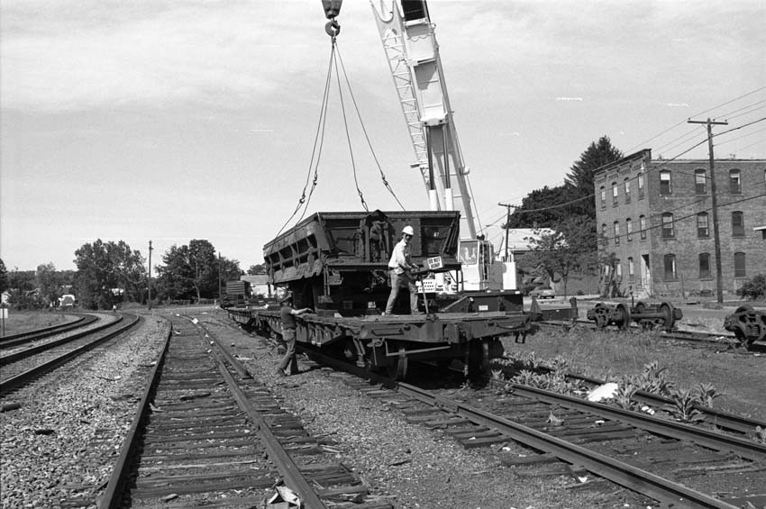 Photo of CMRR dump car offloading Kingston, NY June 6, 1988