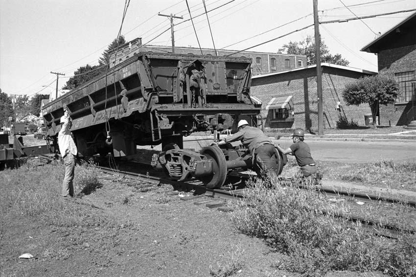Photo of CMRR dump car offloading Kingston, NY June 6, 1988