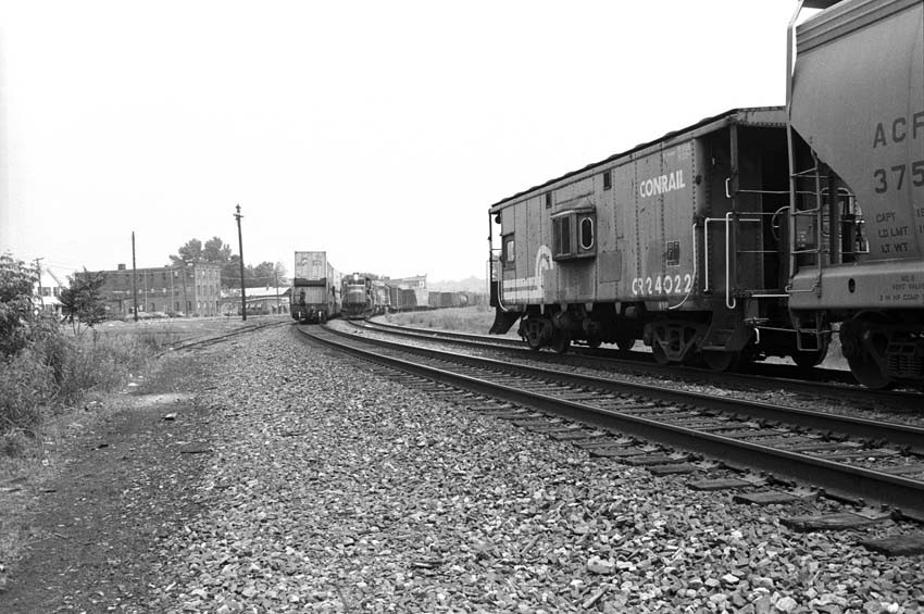 Photo of CMRR dump cars behind Conrail Freight Trains June 1988