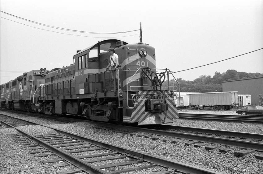 Photo of CMRR locomotive 401 being moved by Conrail 1988